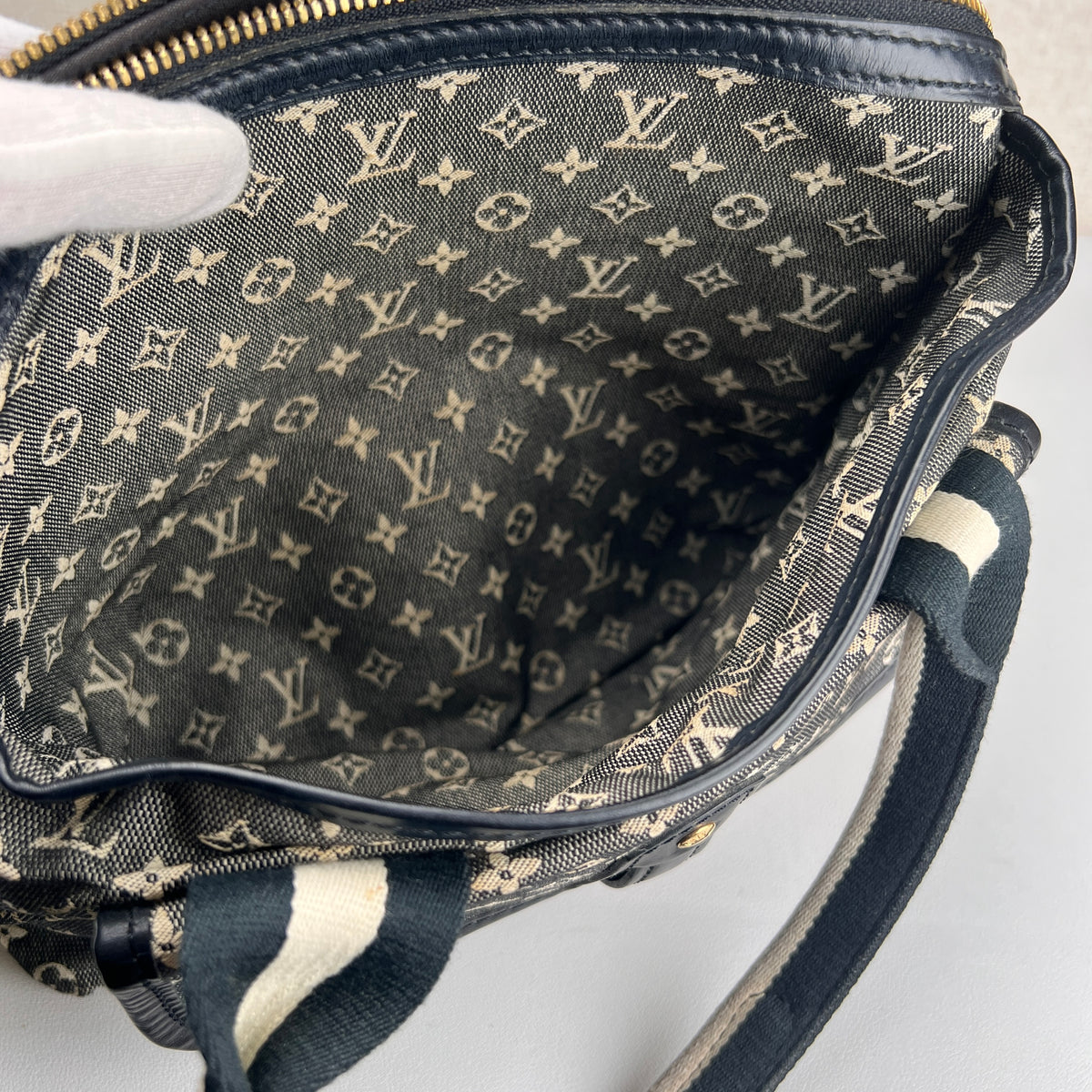 Louis Vuitton Black Handle Bags A-17825