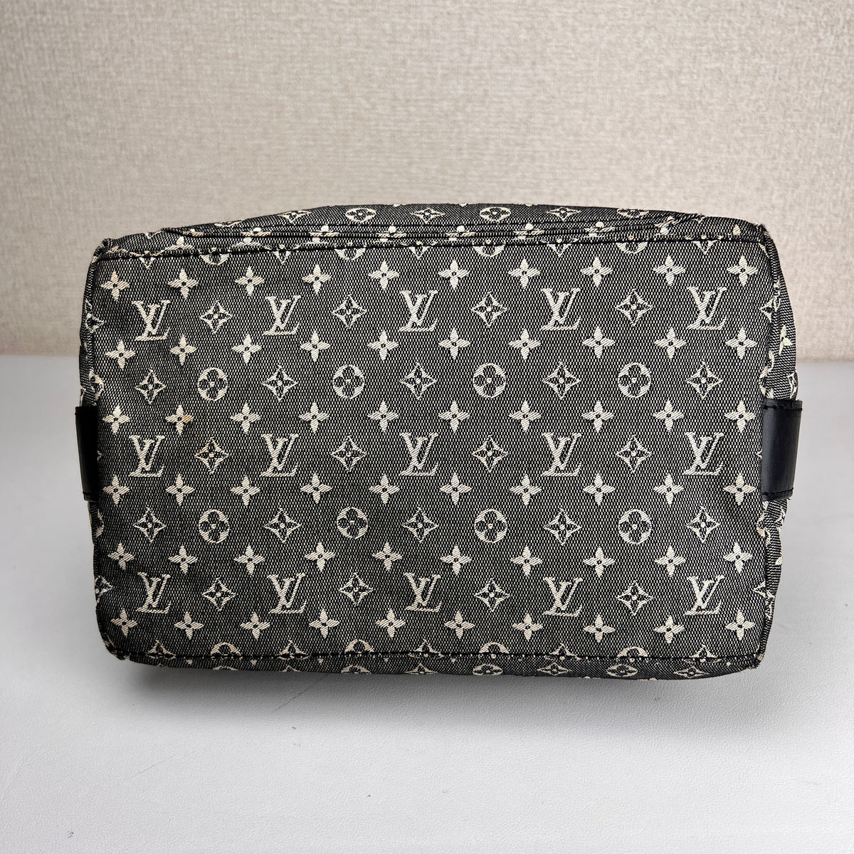 Louis Vuitton Black Handle Bags A-17825