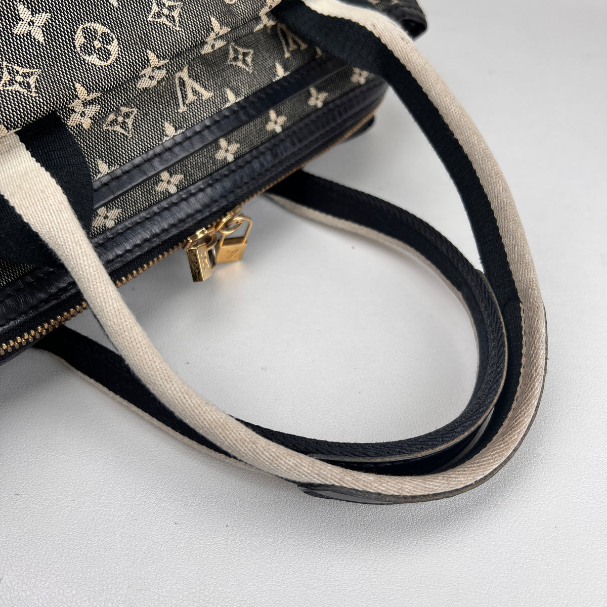 Louis Vuitton Black Handle Bags A-17825