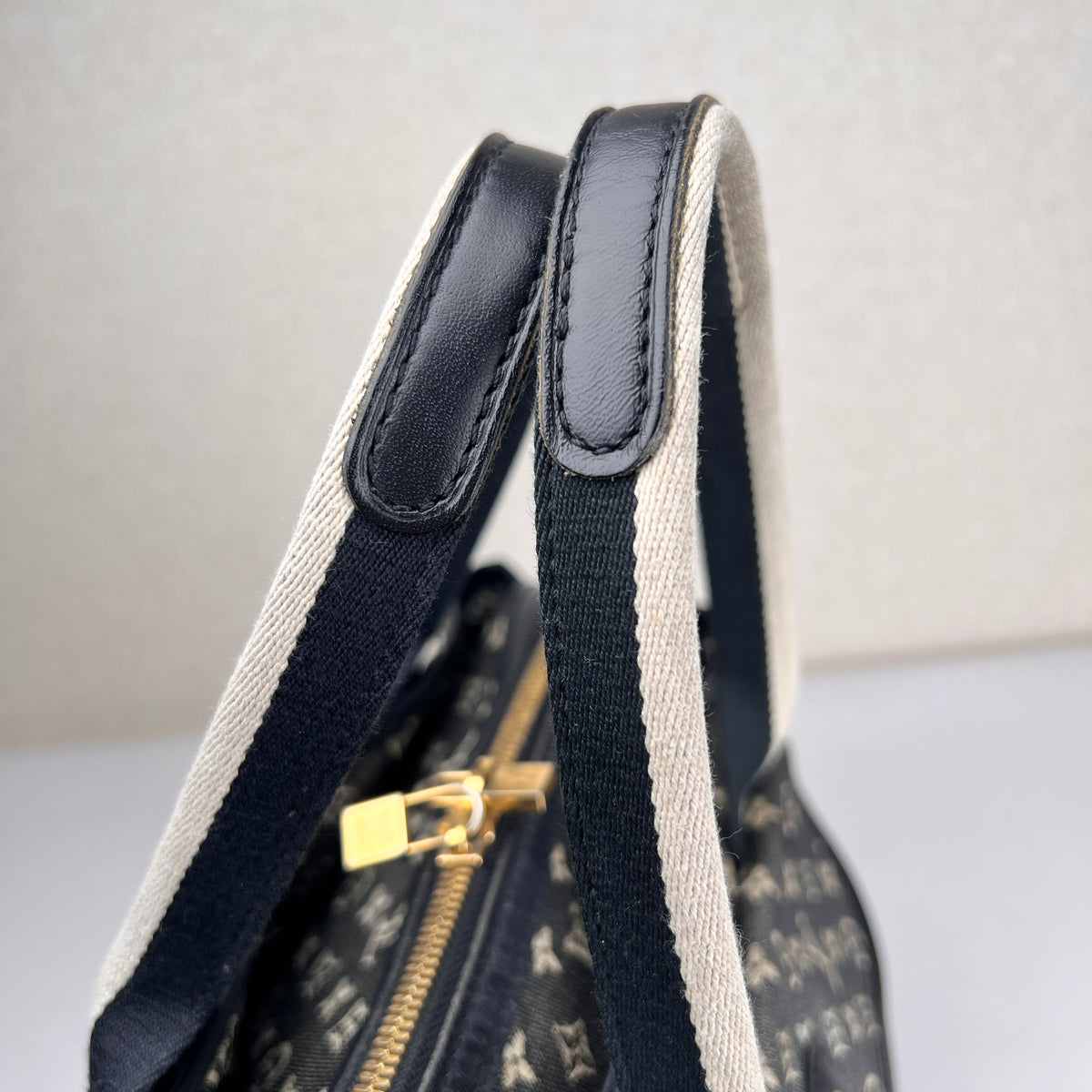 Louis Vuitton Black Handle Bags A-17825