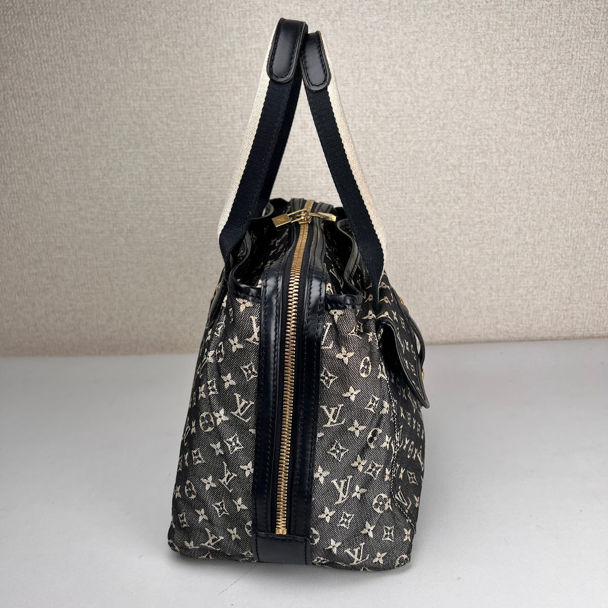Louis Vuitton Black Handle Bags A-17825