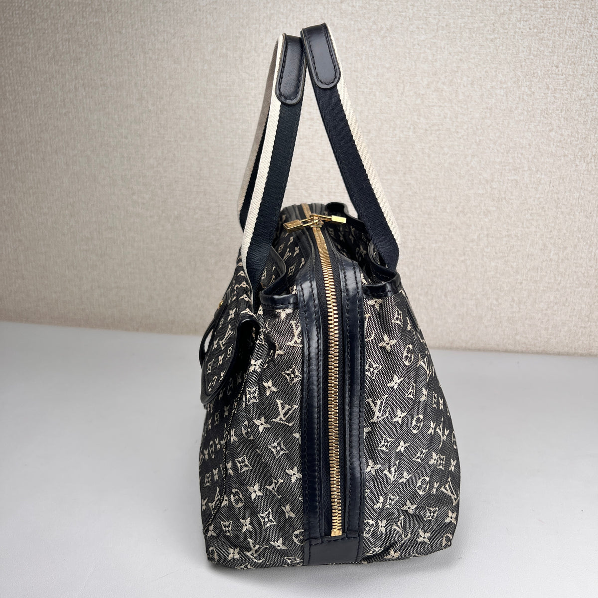 Louis Vuitton Black Handle Bags A-17825