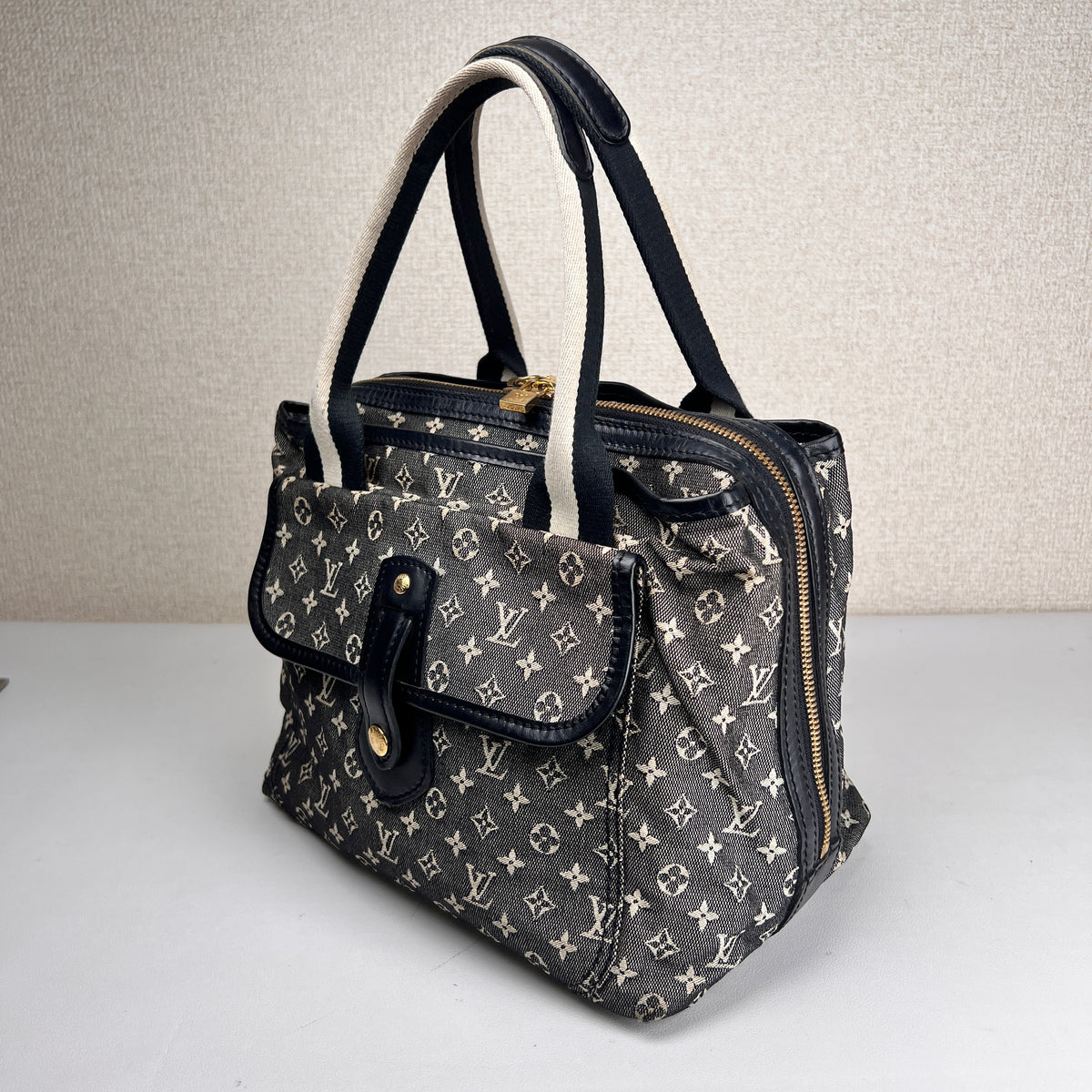 Louis Vuitton Black Handle Bags A-17825