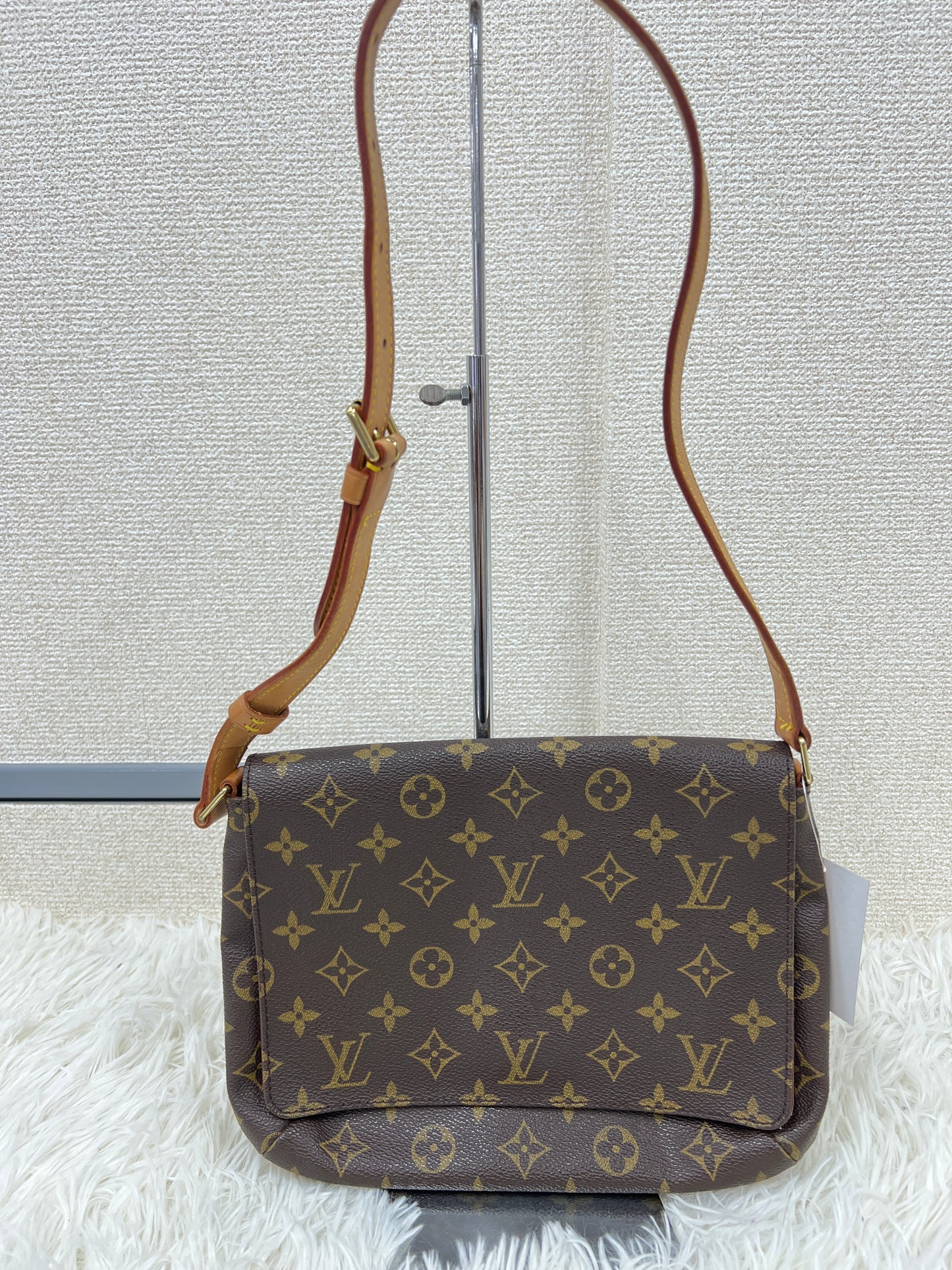 Louis Vuitton Brown Shoulder Bags A-17827