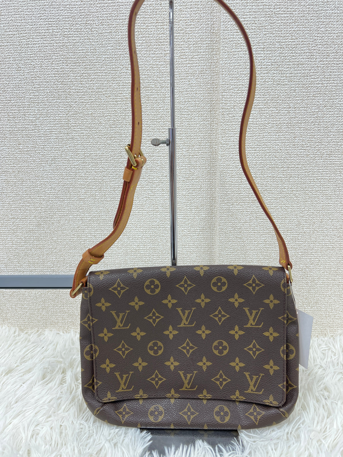 Louis Vuitton Brown Shoulder Bags A-17827