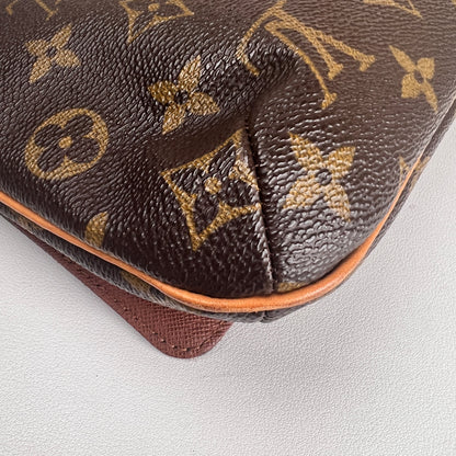 Louis Vuitton Brown Shoulder Bags A-17827