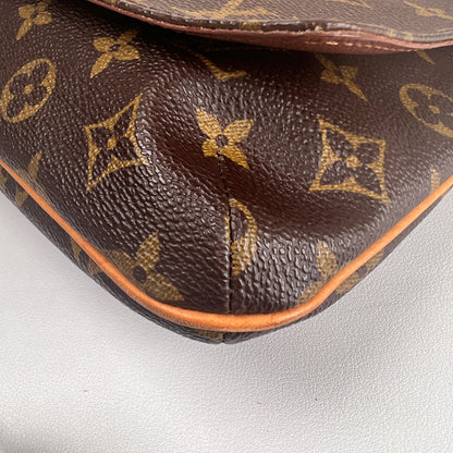 Louis Vuitton Brown Shoulder Bags A-17827