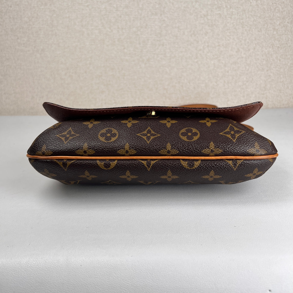 Louis Vuitton Brown Shoulder Bags A-17827