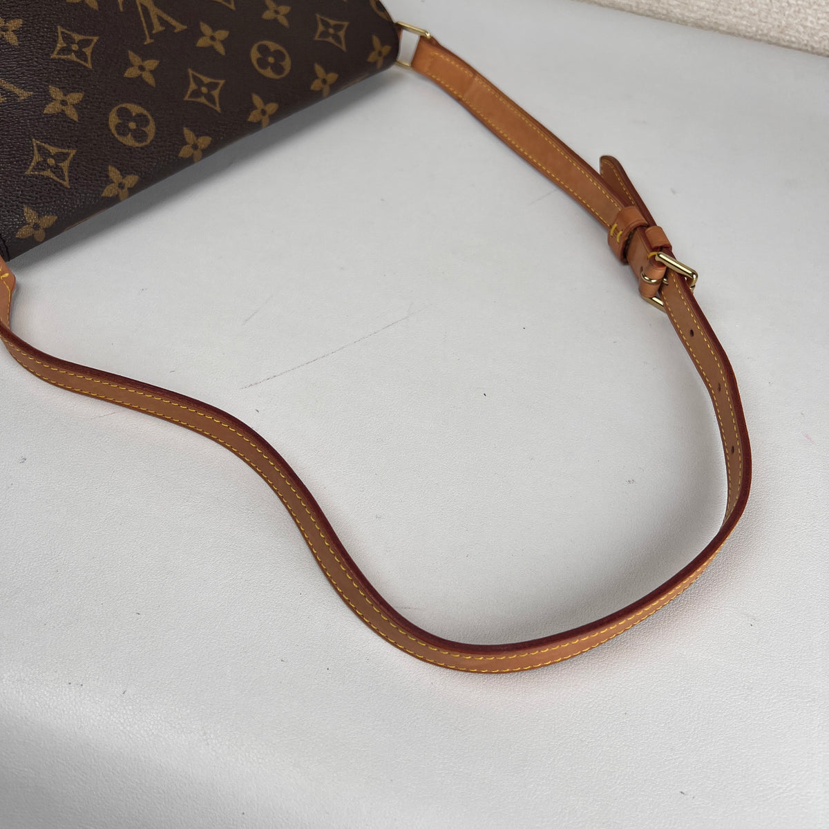 Louis Vuitton Brown Shoulder Bags A-17827