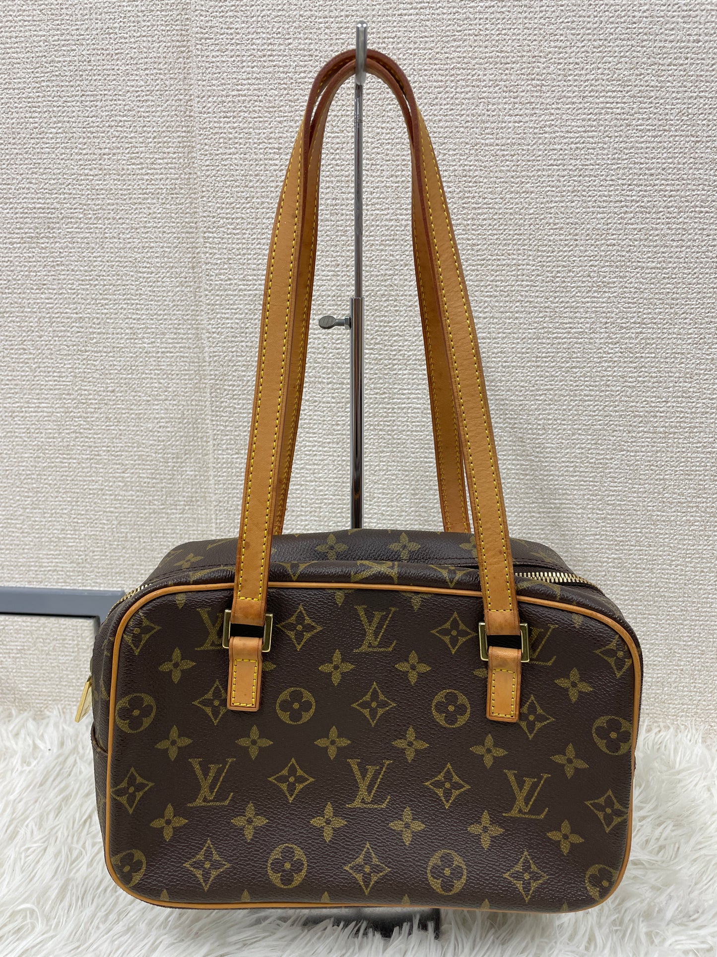 Louis Vuitton Brown Shoulder Bags A-17828