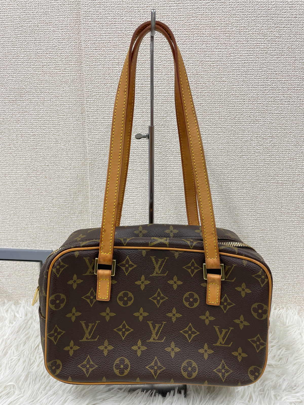 Louis Vuitton Brown Shoulder Bags A-17828