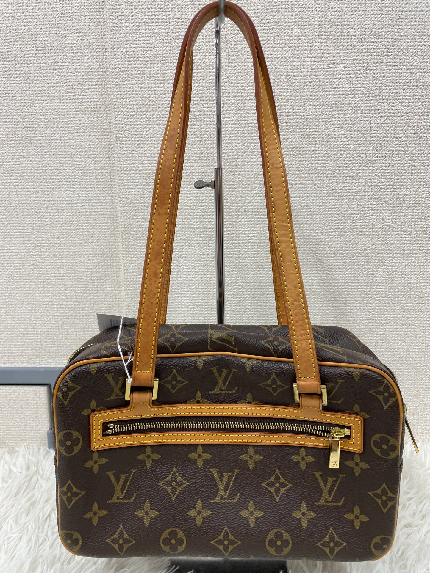 Louis Vuitton Brown Shoulder Bags A-17828