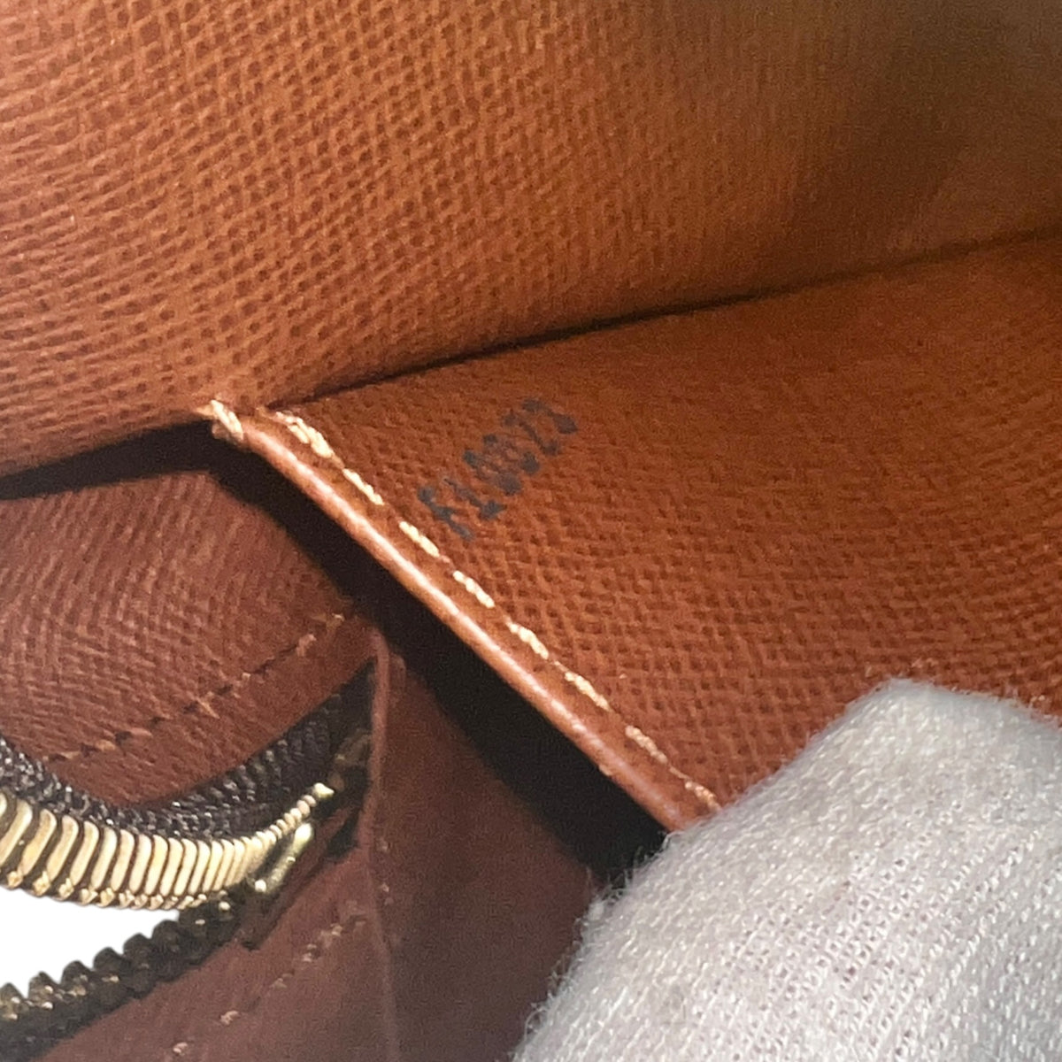 Louis Vuitton Brown Shoulder Bags A-17828