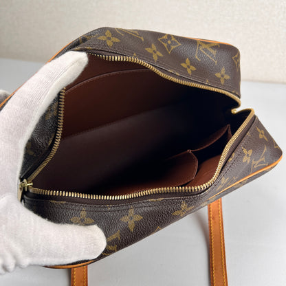 Louis Vuitton Brown Shoulder Bags A-17828