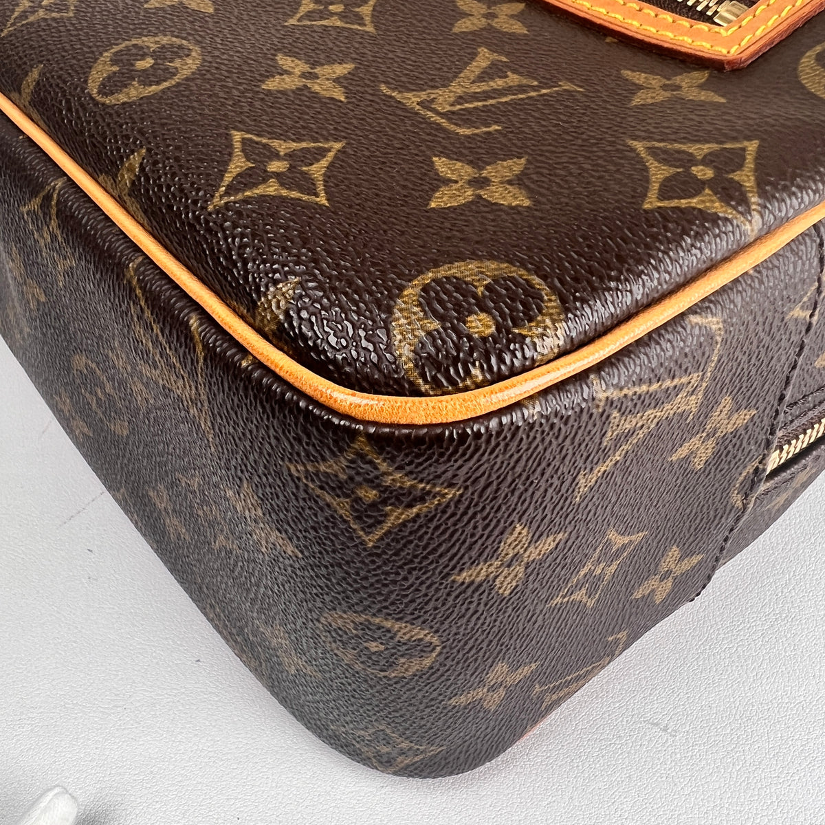 Louis Vuitton Brown Shoulder Bags A-17828