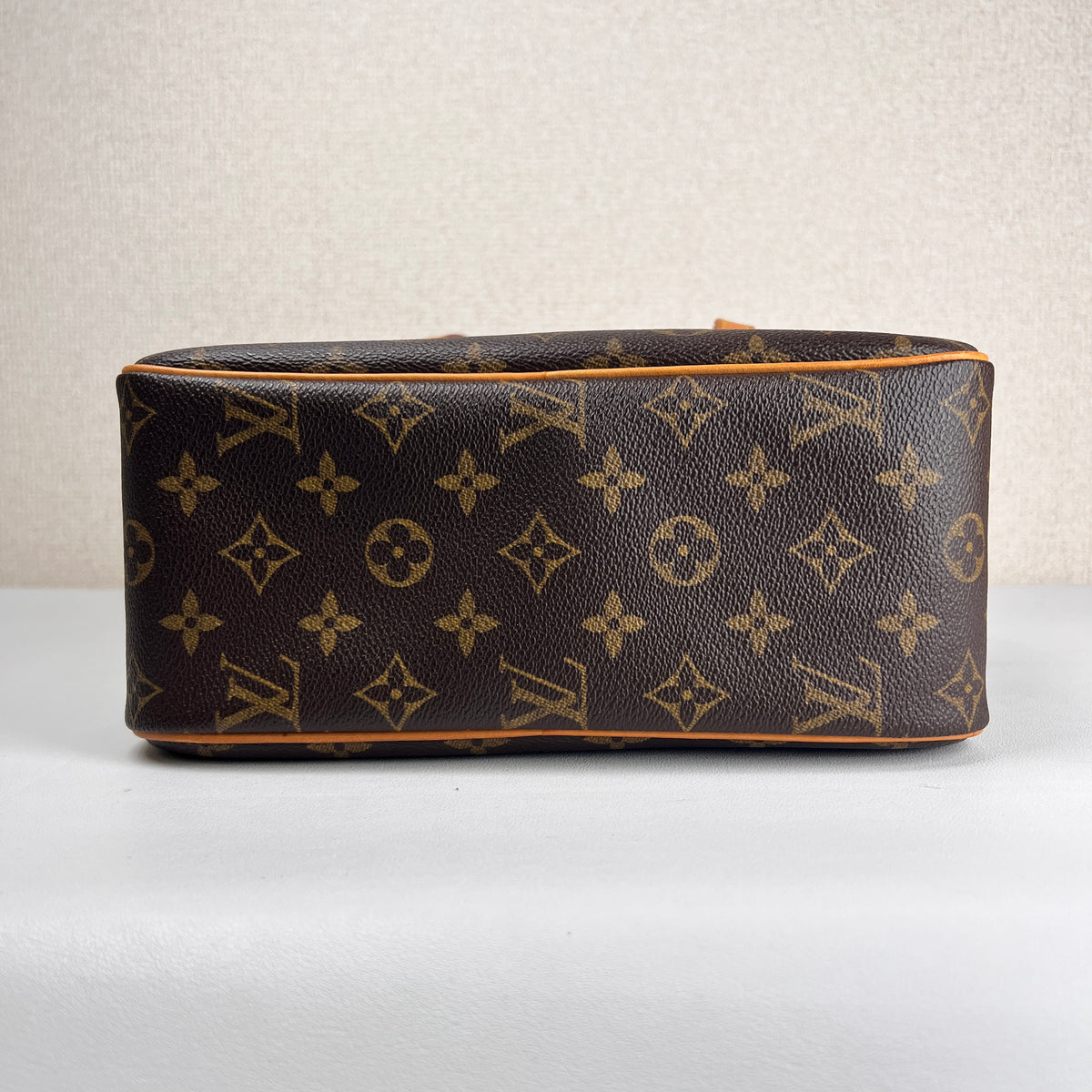 Louis Vuitton Brown Shoulder Bags A-17828