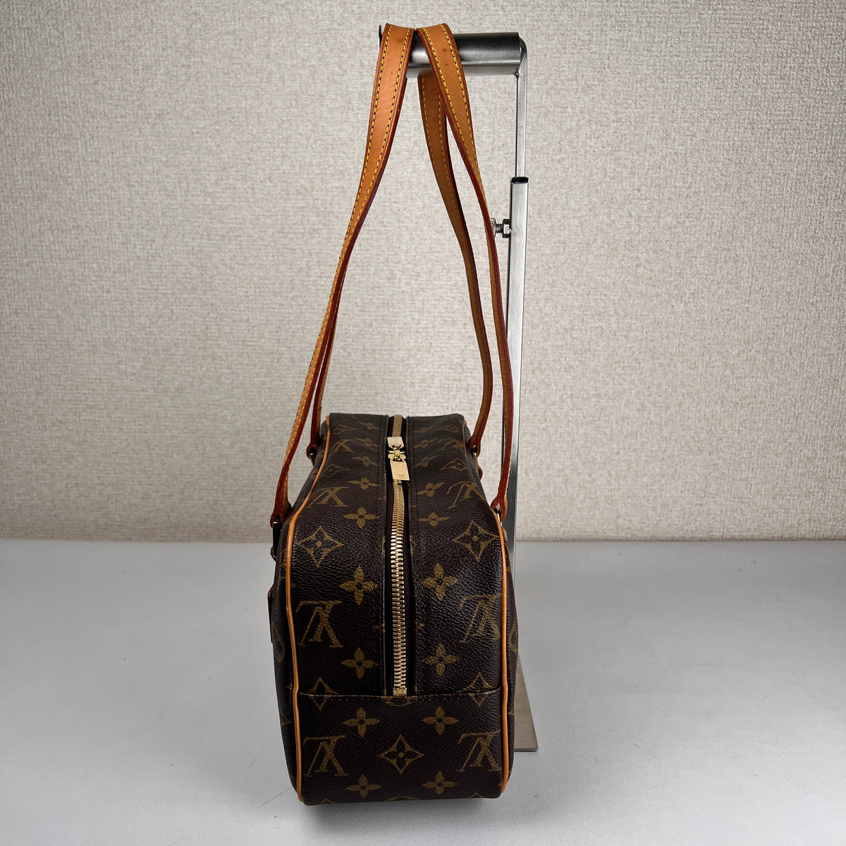 Louis Vuitton Brown Shoulder Bags A-17828