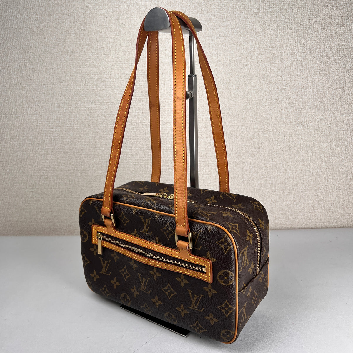 Louis Vuitton Brown Shoulder Bags A-17828