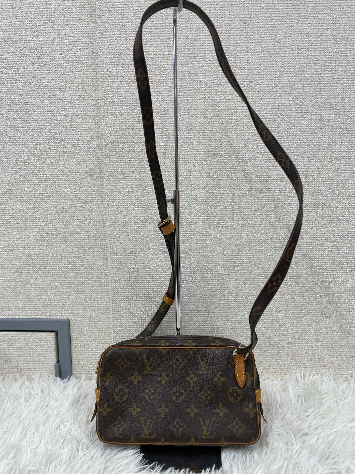 Louis Vuitton Brown Shoulder Bags A-17831