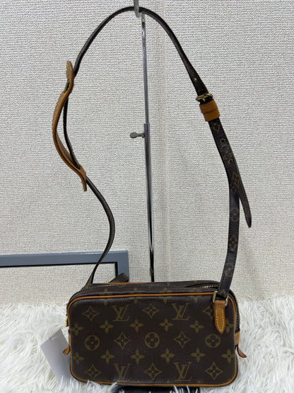 Louis Vuitton Brown Shoulder Bags A-17835