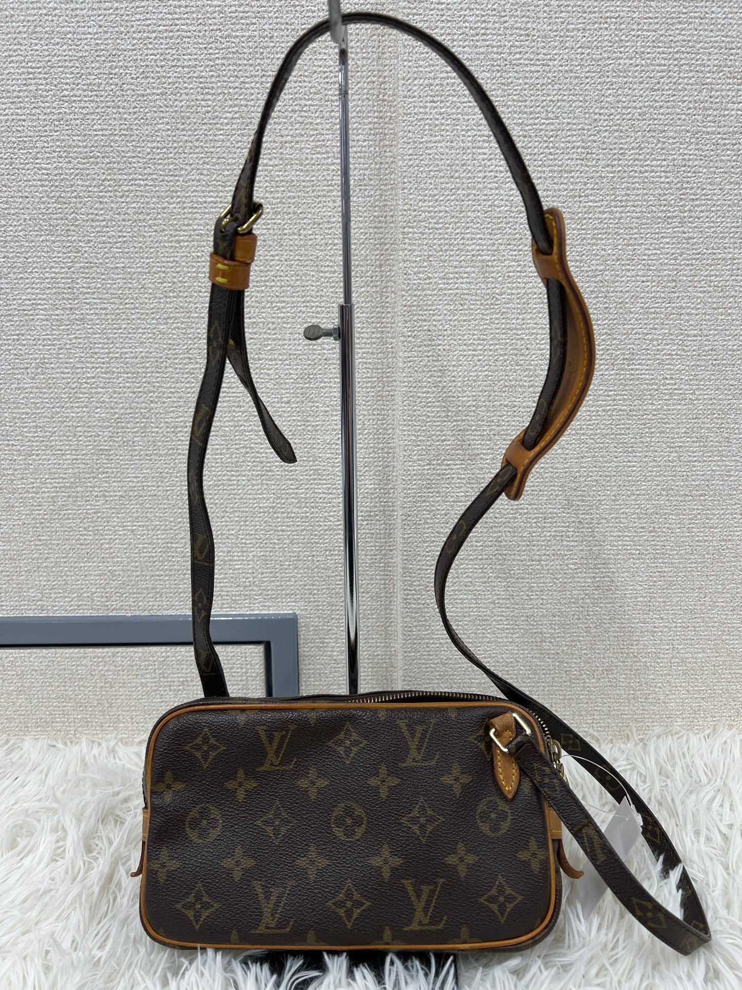 Louis Vuitton Brown Shoulder Bags A-17835