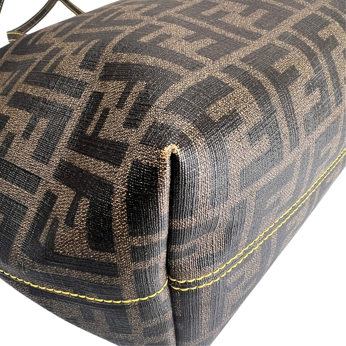 Fendi Brown Tote Bags A-17836