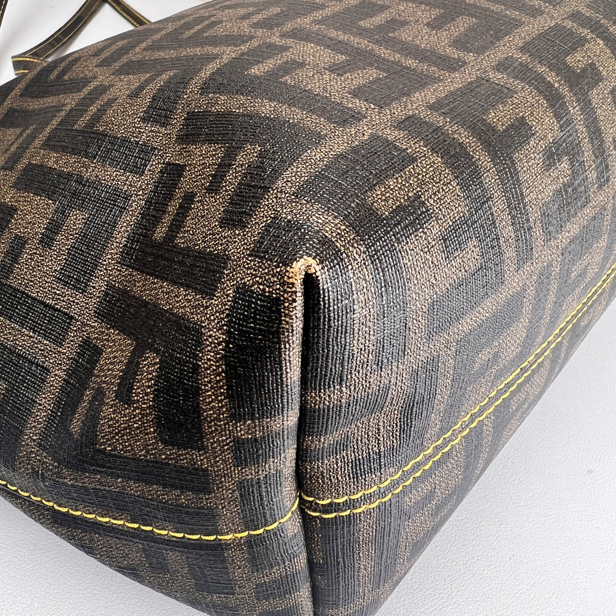 Fendi Brown Tote Bags A-17836