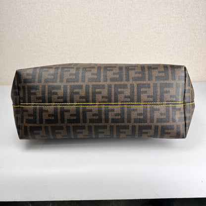 Fendi Brown Tote Bags A-17836