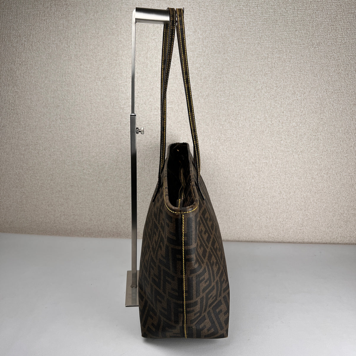 Fendi Brown Tote Bags A-17836