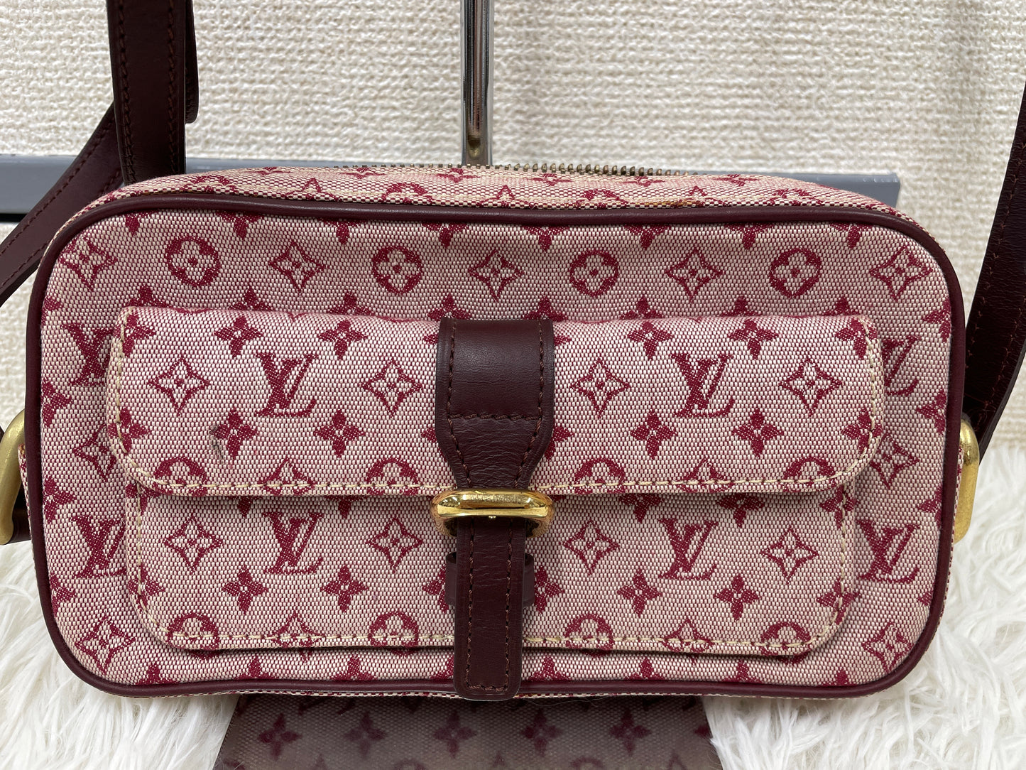 Louis Vuitton Pink Shoulder Bags A-17837