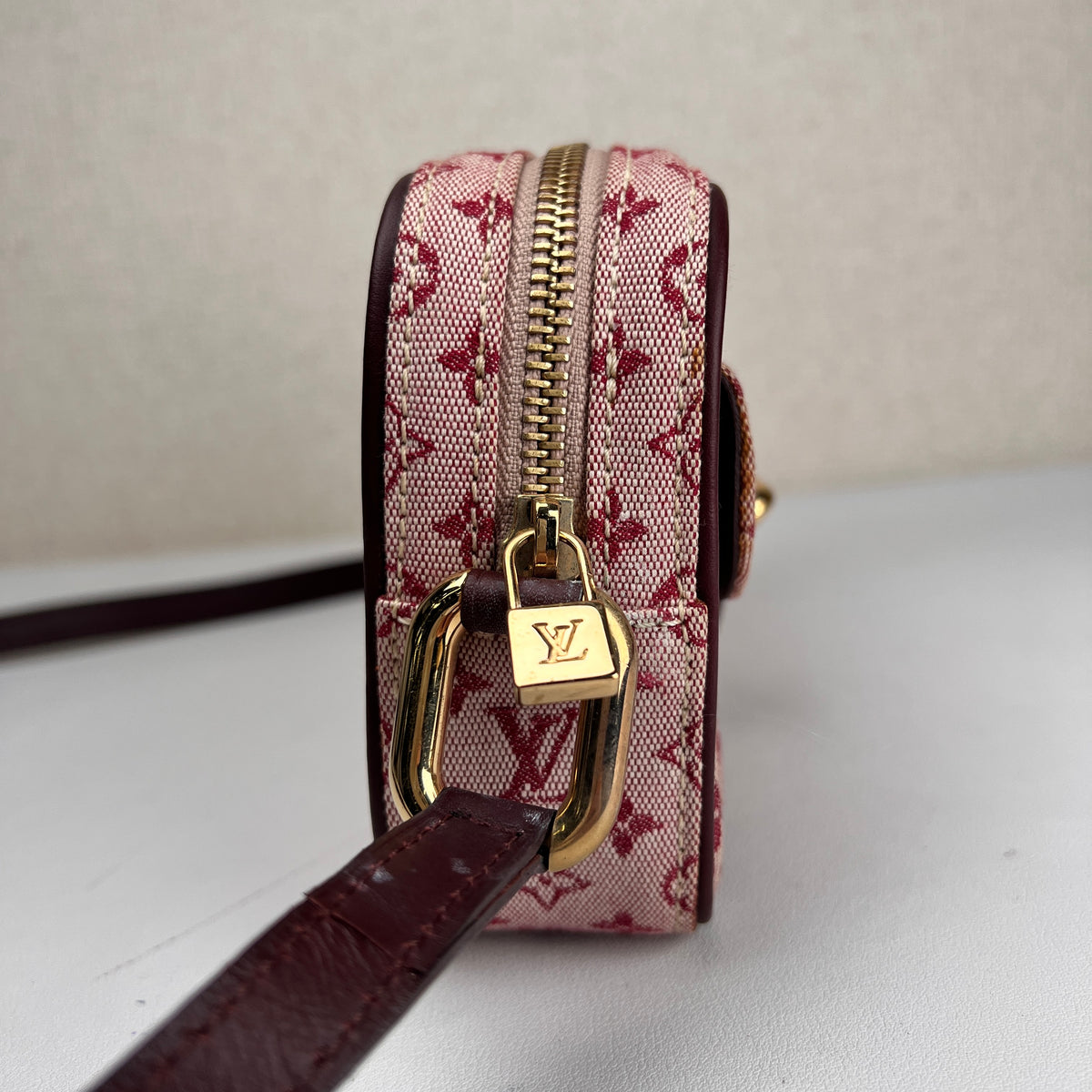 Louis Vuitton Pink Shoulder Bags A-17837