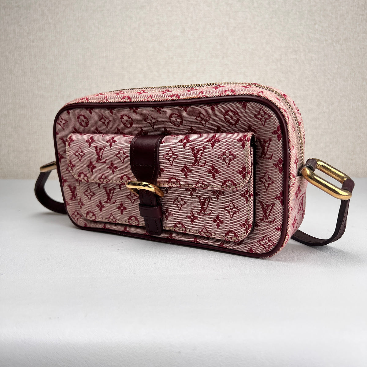 Louis Vuitton Pink Shoulder Bags A-17837