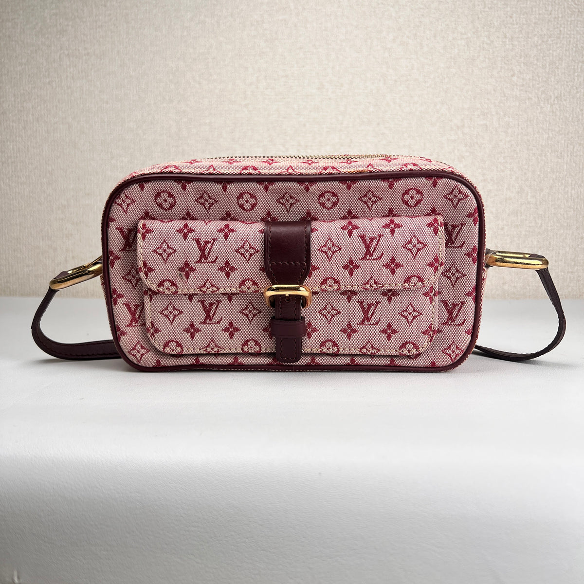 Louis Vuitton Pink Shoulder Bags A-17837