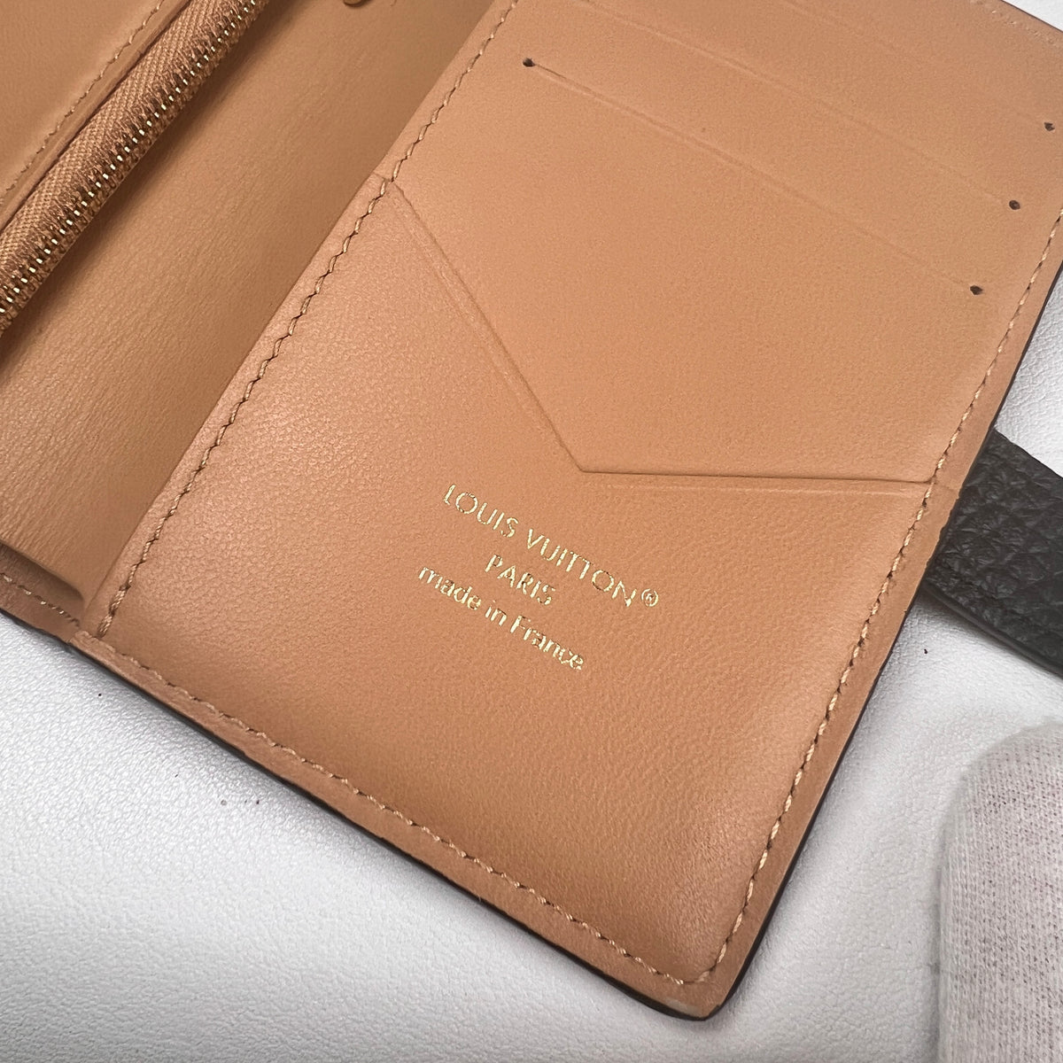 Louis Vuitton Black Wallets A-17868