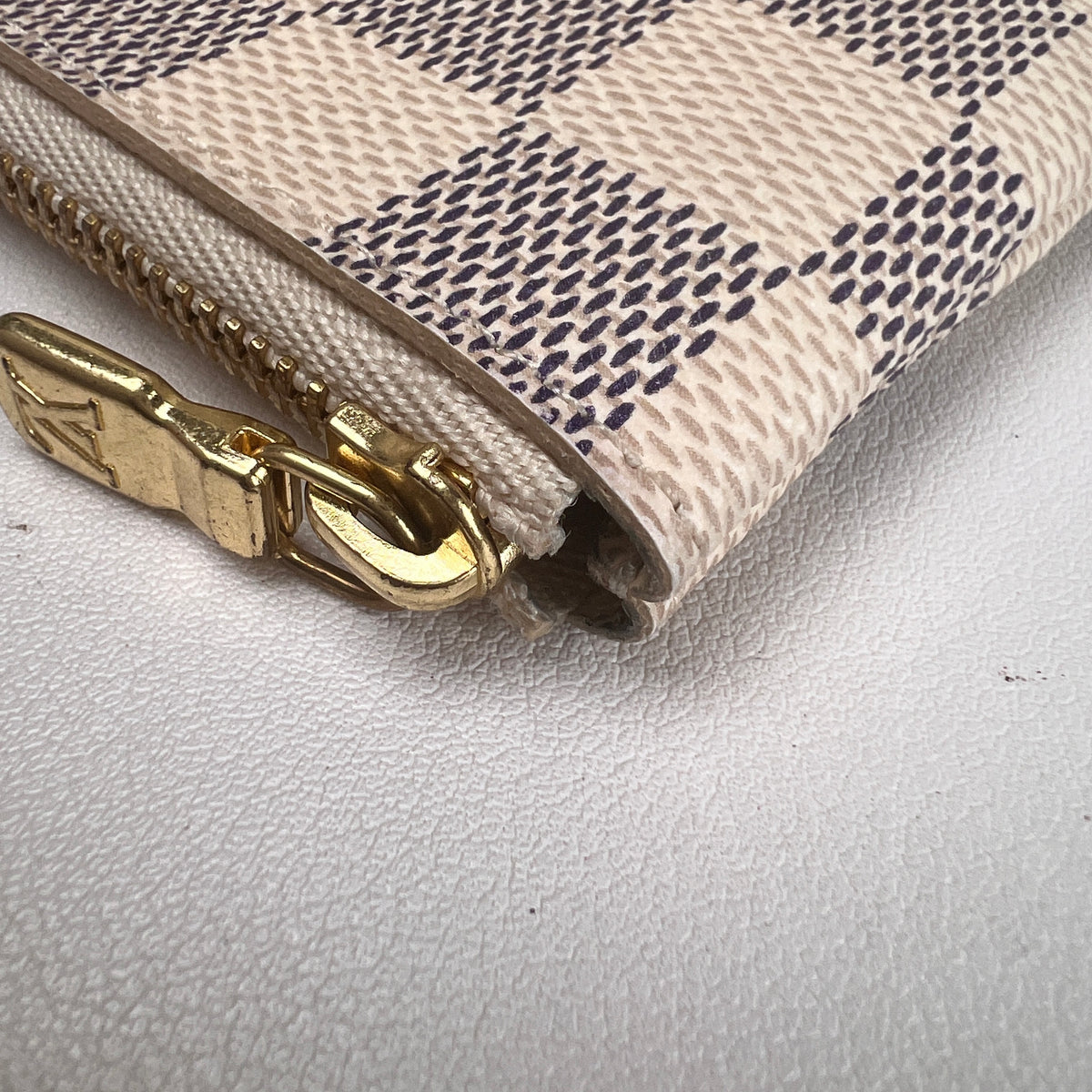Louis Vuitton Beige Pouches A-17872