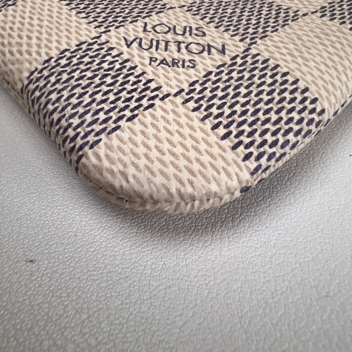 Louis Vuitton Beige Pouches A-17872