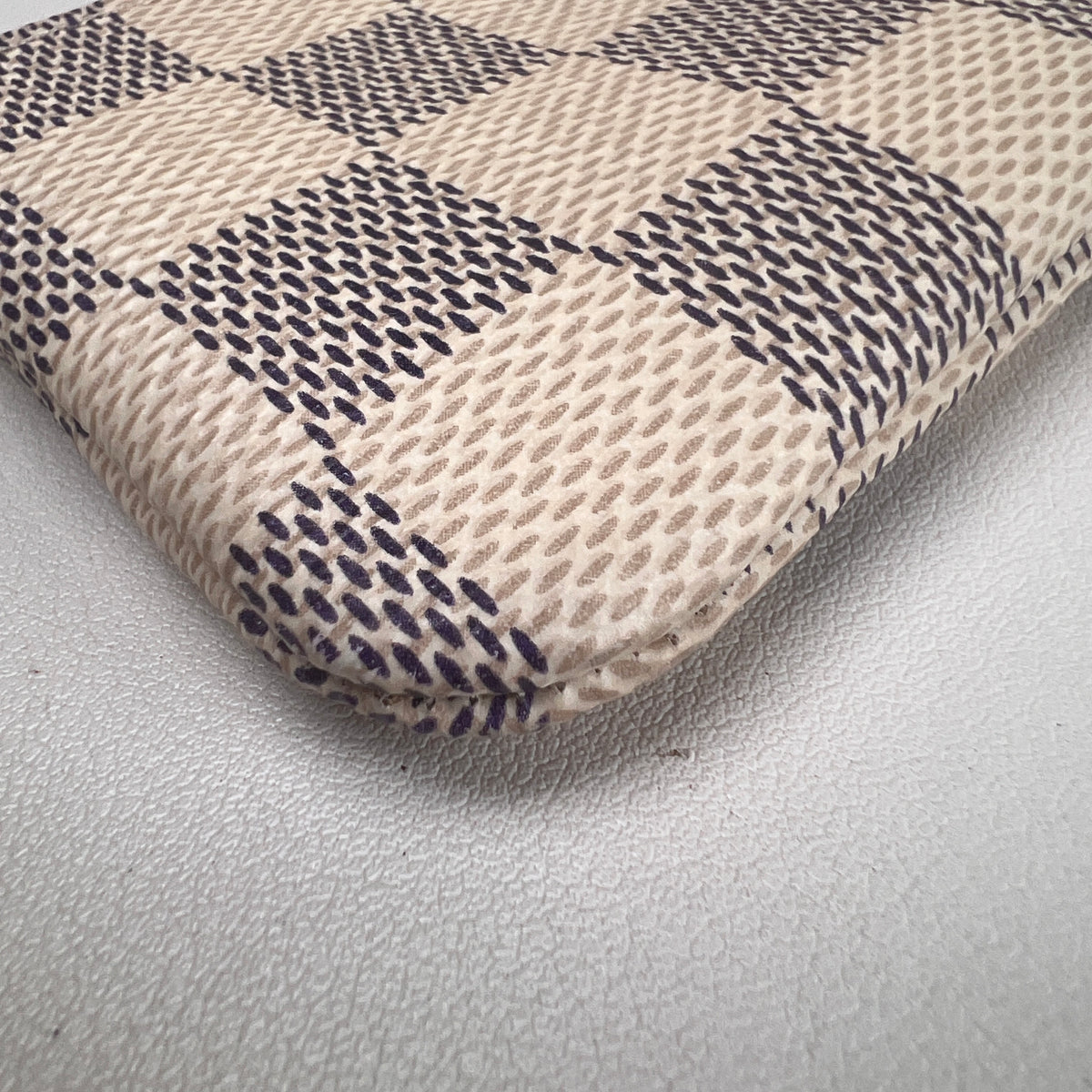 Louis Vuitton Beige Pouches A-17872