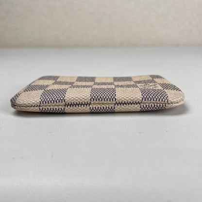 Louis Vuitton Beige Pouches A-17872