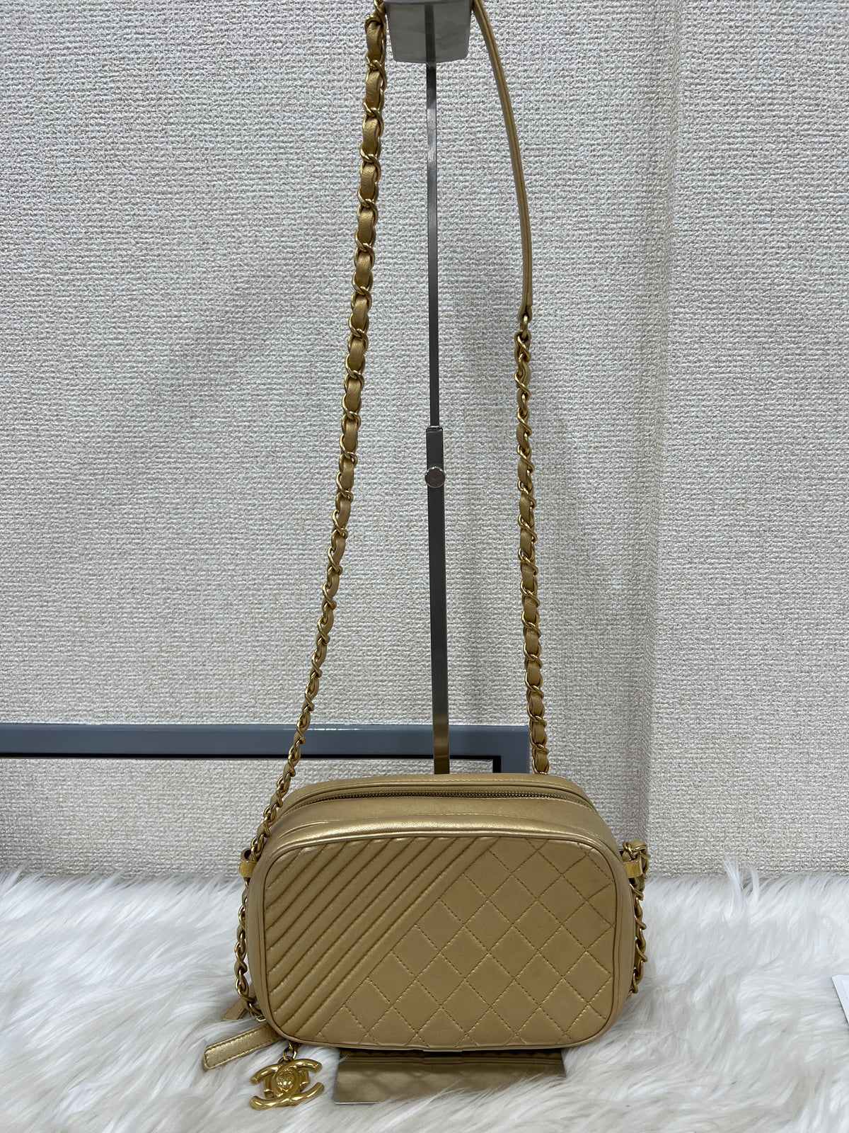 Chanel Gold Shoulder Bags A-17951