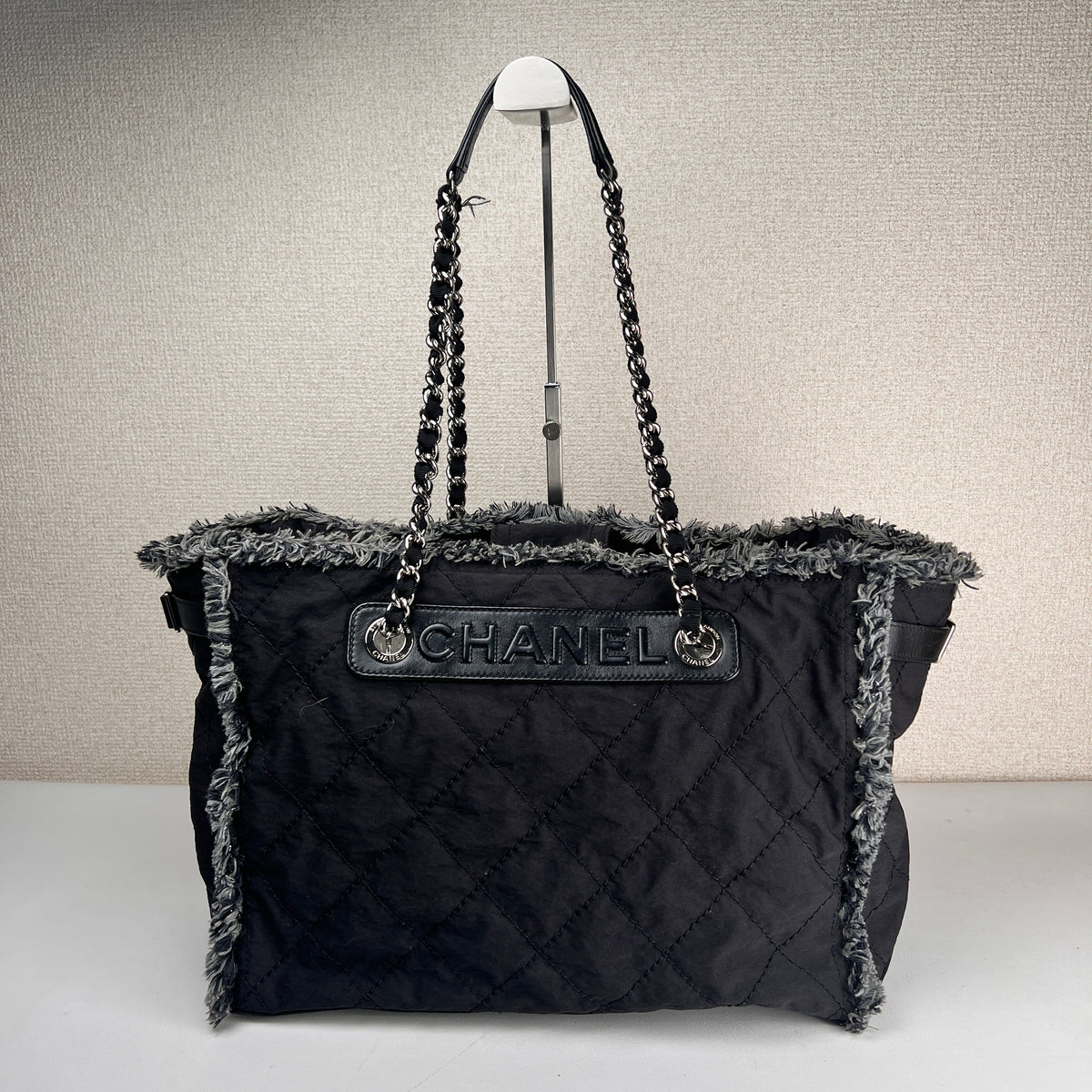 Chanel Black Shoulder Bags A-17978