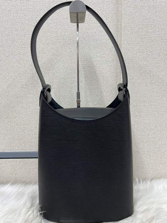 Louis Vuitton Black Shoulder Bags A-17980