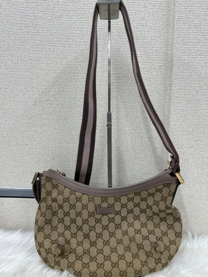 Gucci Beige Shoulder Bags A-17988