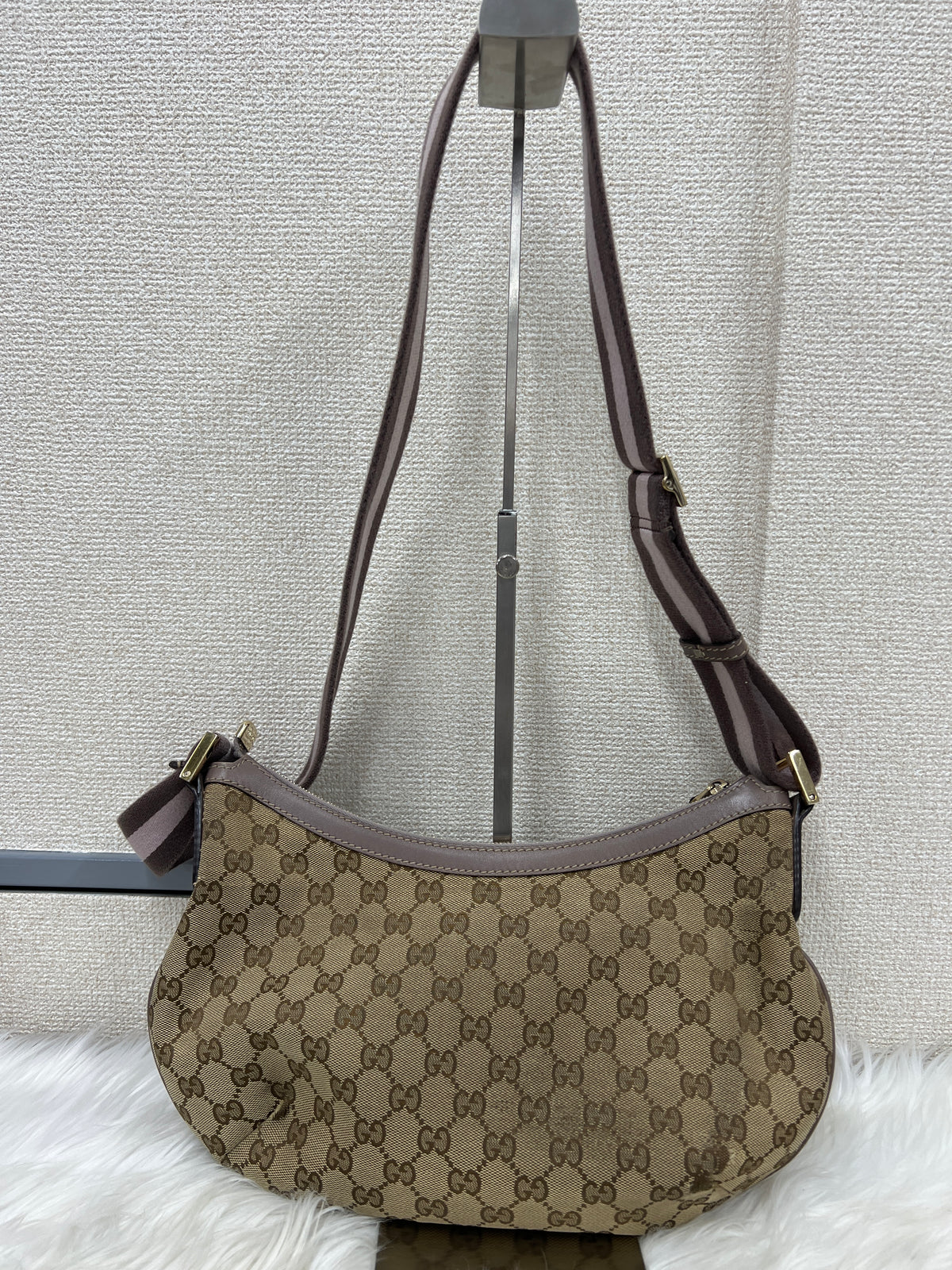 Gucci Beige Shoulder Bags A-17988
