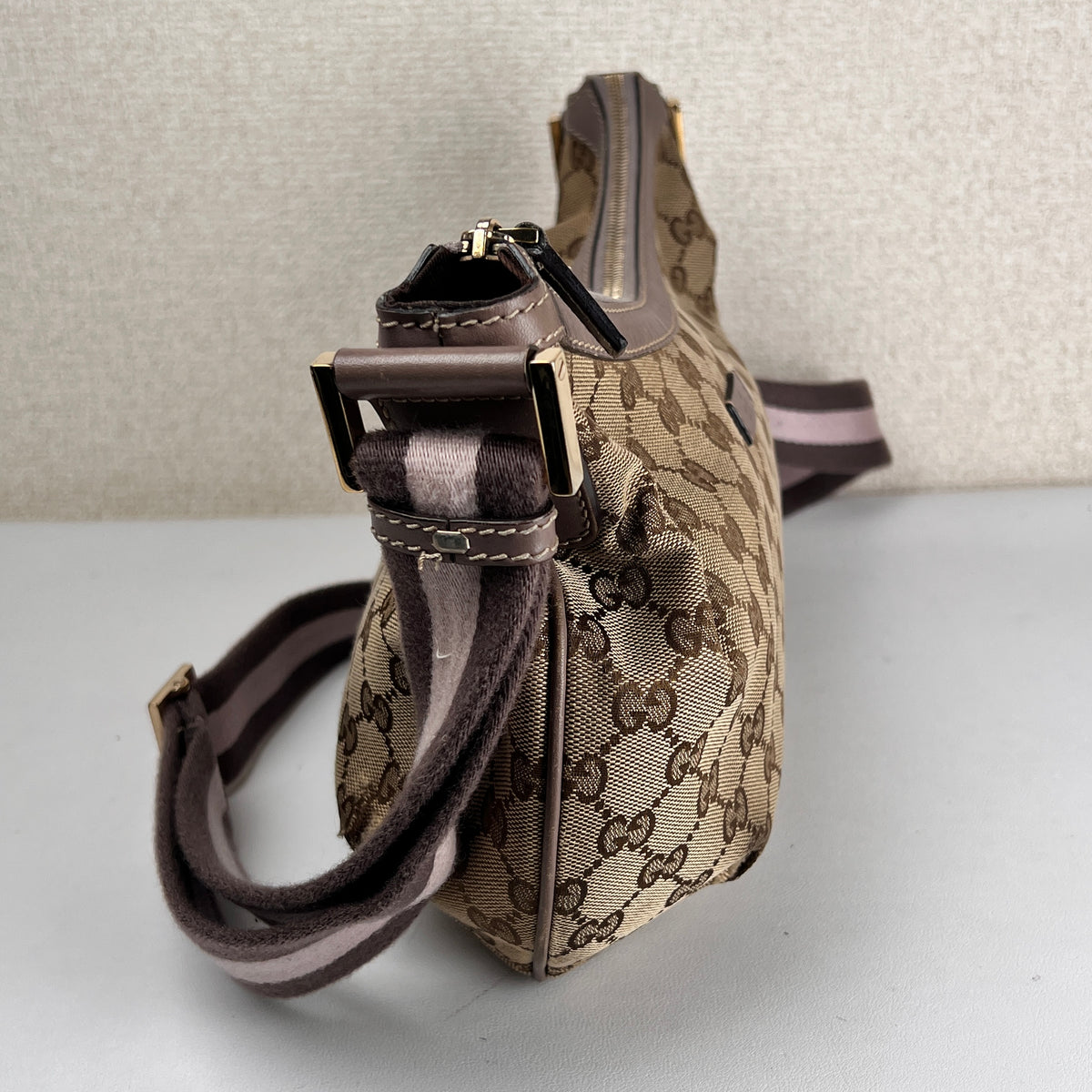 Gucci Beige Shoulder Bags A-17988