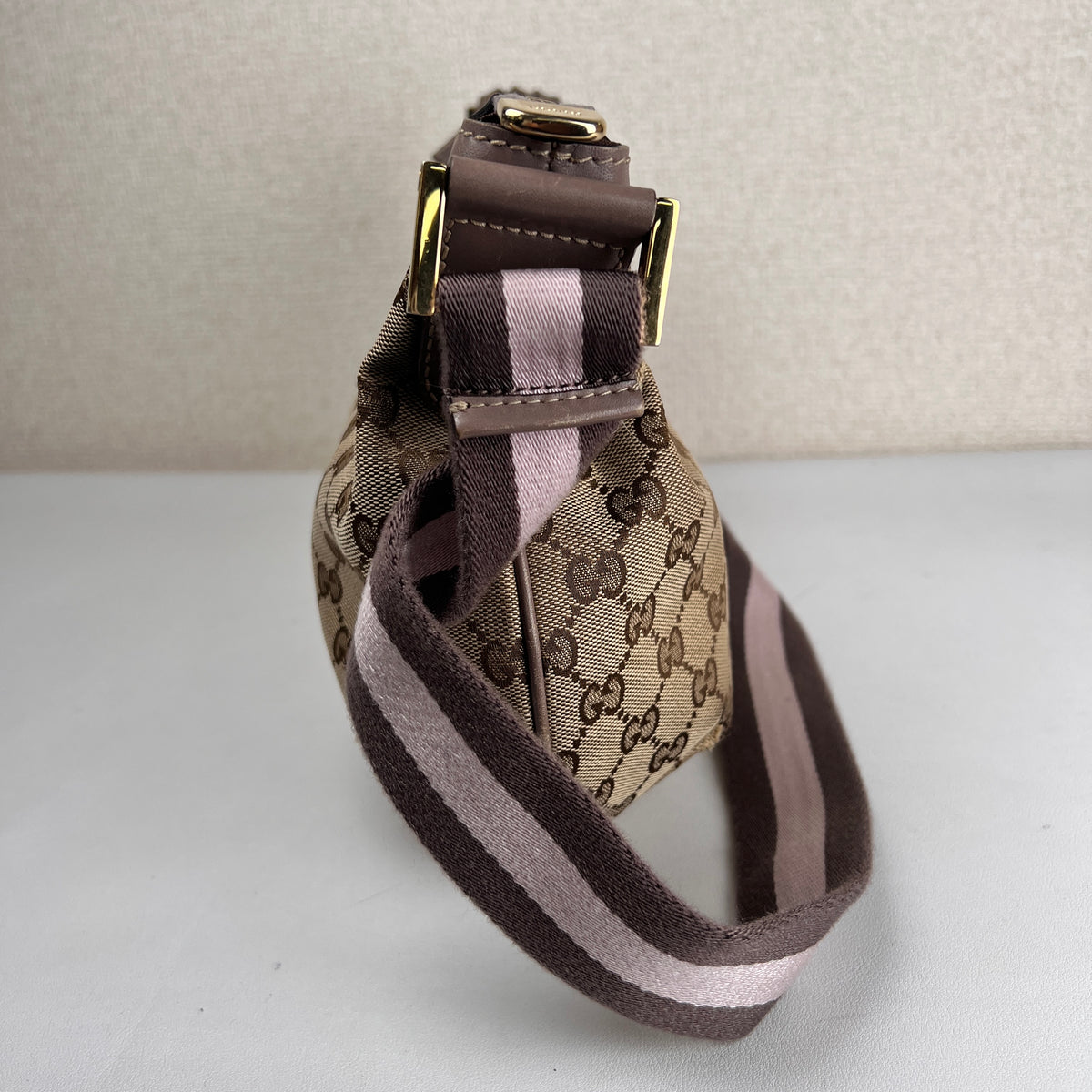 Gucci Beige Shoulder Bags A-17988