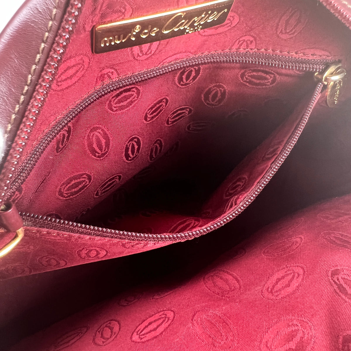 Cartier Bordeaux Shoulder Bags A-17993