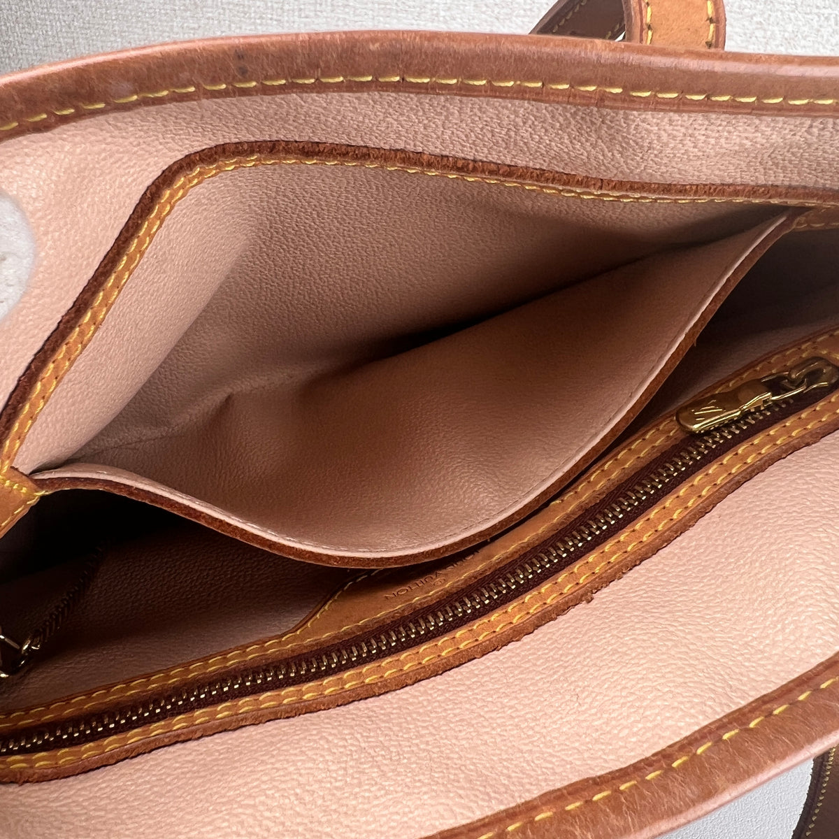 Louis Vuitton Brown Shoulder Bags A-17994