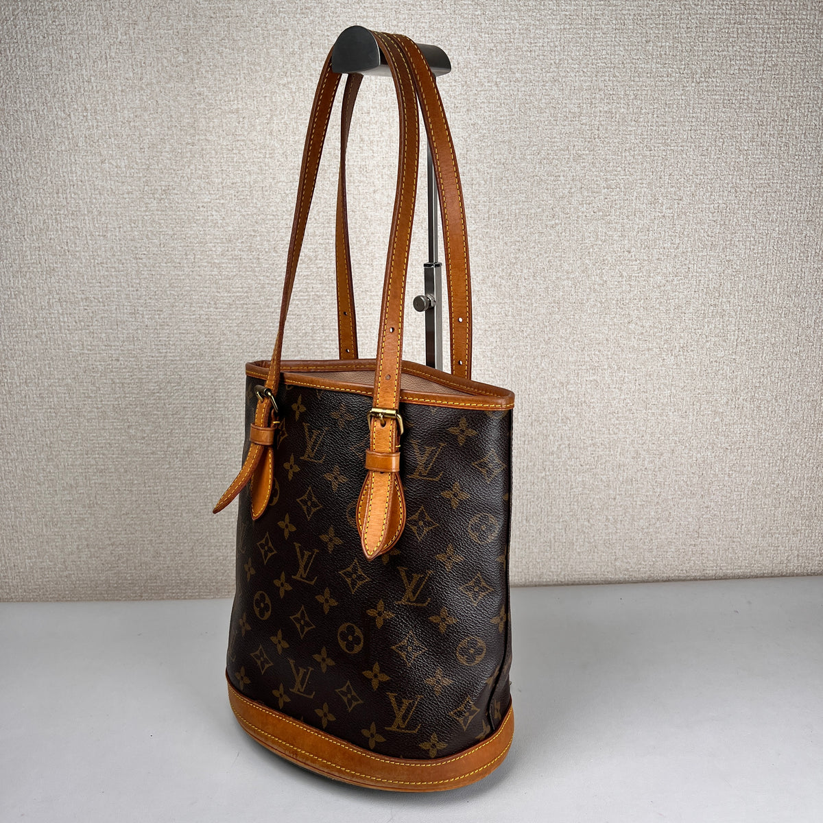 Louis Vuitton Brown Shoulder Bags A-17994