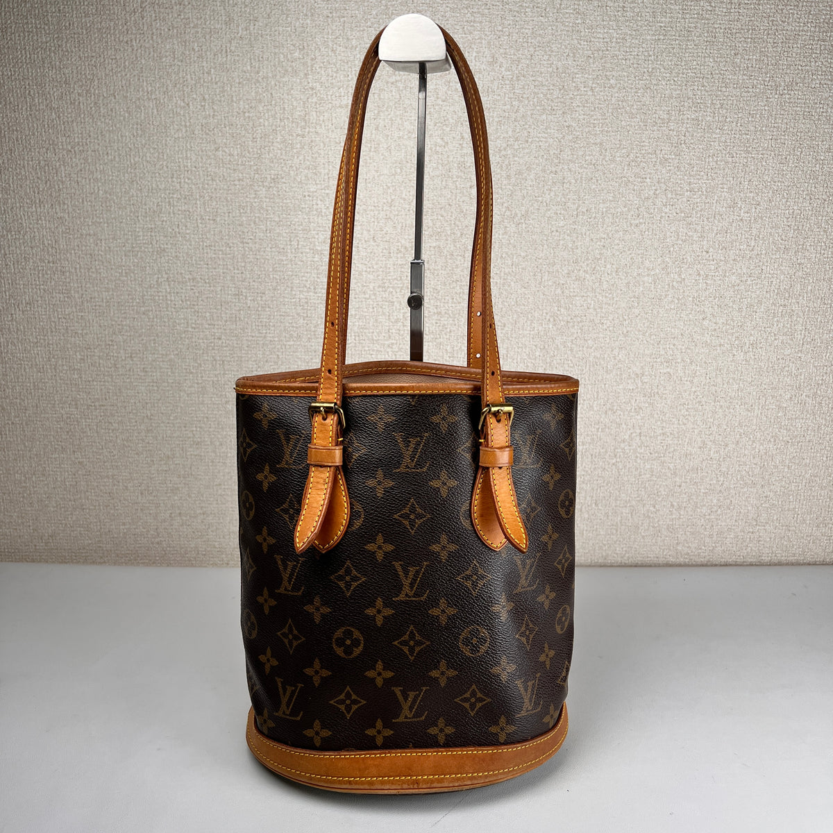 Louis Vuitton Brown Shoulder Bags A-17994