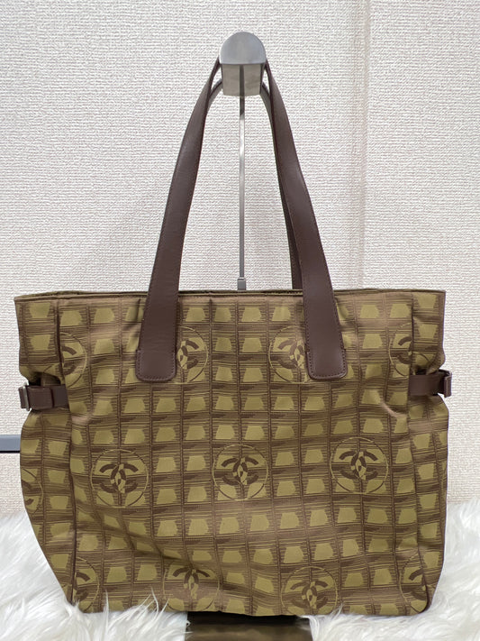 Chanel Green Tote Bags A-17996